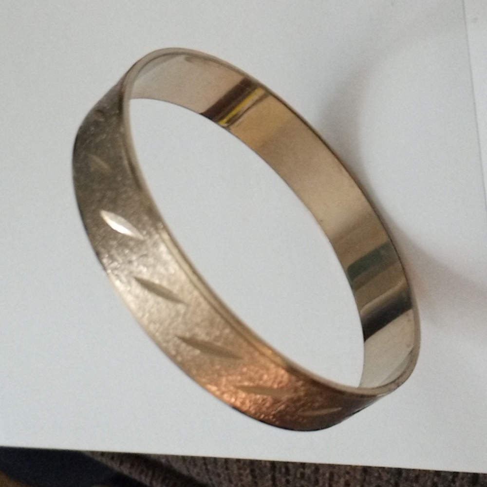Gold Tone Patterned Bracelet 2 7/8"